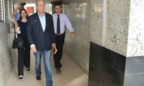 
                                        
                                            José Dirceu se entrega e começa a cumprir pena em cela coletiva na Papuda
                                        
                                        