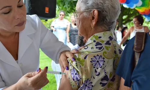 
                                        
                                            Vacinação contra gripe é antecipada por causa do coronavírus
                                        
                                        