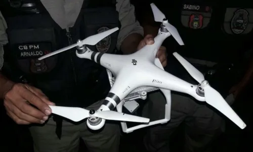 
				
					Drone com celulares é apreendido após fazer sobrevoo no presídio do Roger
				
				