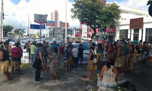 
                                        
                                            Protesto de grupo indígena segue interditando trânsito nos dois sentidos da Avenida Epitácio Pessoa
                                        
                                        