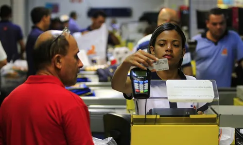 
                                        
                                            Juros dos cartões de crédito mudam a partir desta sexta; confira como fica
                                        
                                        