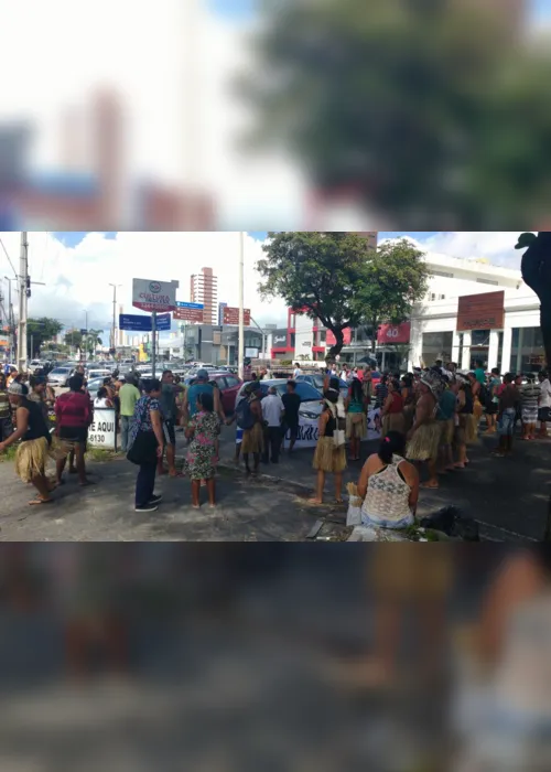 
                                        
                                            Protesto de grupo indígena segue interditando trânsito nos dois sentidos da Avenida Epitácio Pessoa
                                        
                                        