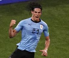 Cavani celebra classificação e considera fazer sacrifícios para "seguir sonhando"