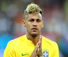 Após estreia, Neymar corta o cabelo e muda visual de novo