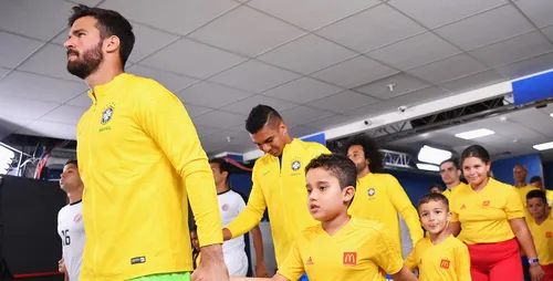 
				
					Goleiro mirim paraibano entra em campo com goleiro da seleção brasileira
				
				