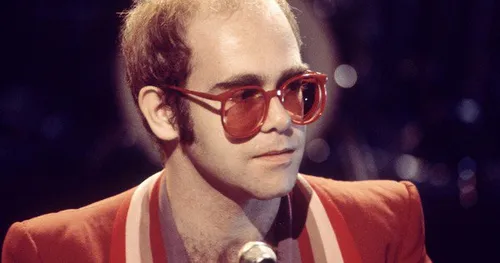 
				
					ELTON JOHN NÃO É MAIS O MESMO. FAZ MUITO TEMPO!
				
				