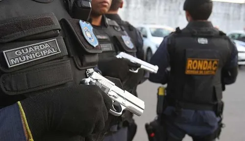 
				
					STF decide que guardas municipais podem portar armas de fogo
				
				