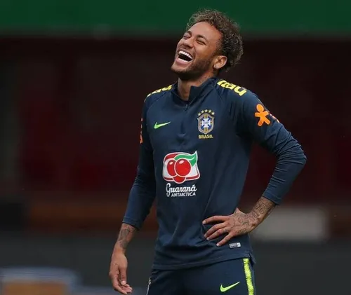 
				
					Copa 2018: Neymar Jr escuta 'Amor Falso' na concentração da seleção
				
				