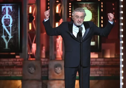 
				
					Robert De Niro xinga Donald Trump e é ovacionado no Tony Awards 2018
				
				