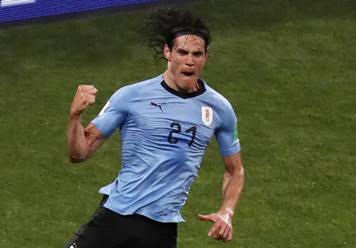 
				
					Cavani celebra classificação e considera fazer sacrifícios para "seguir sonhando"
				
				