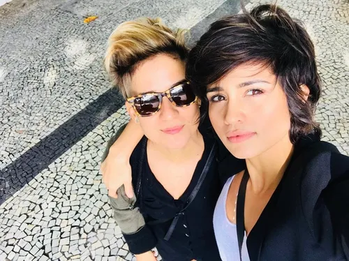 
				
					Atriz Nanda Costa lança música em parceira com a namorada
				
				