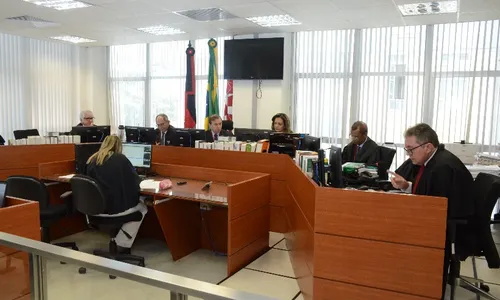 
                                        
                                            Ex-prefeito de Cabedelo tem condenação reduzida pelo TJPB
                                        
                                        