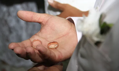 
                                        
                                            Casamentos entre pessoas do mesmo sexo crescem mais que entre héteros, na PB
                                        
                                        