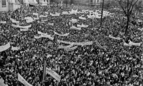 
				
					Há 50 anos, 100 mil marcharam contra a ditadura militar no Rio
				
				