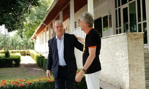 
                                        
                                            Ciro chama Bolsonaro de fascista e vê contradição de Lula sobre críticas à Justiça
                                        
                                        