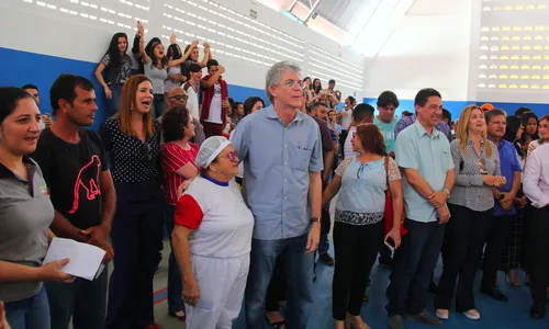 
                                        
                                            Ricardo diz que candidatura da oposição é 'moribunda e agonizante'
                                        
                                        