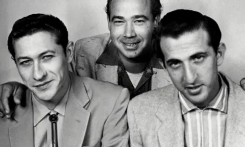 
                                        
                                            Morre último músico do trio que gravou primeiras canções com Elvis
                                        
                                        