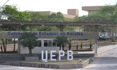
				
					Servidores entram em greve por autonomia da UEPB e reajuste salarial
				
				