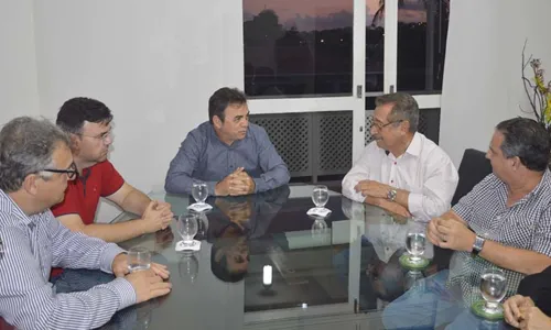 
                                        
                                            Maranhão se reúne com reitor da UEPB e defende autonomia de universidade
                                        
                                        