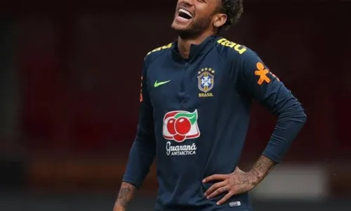 
				
					Copa 2018: Neymar Jr escuta 'Amor Falso' na concentração da seleção
				
				