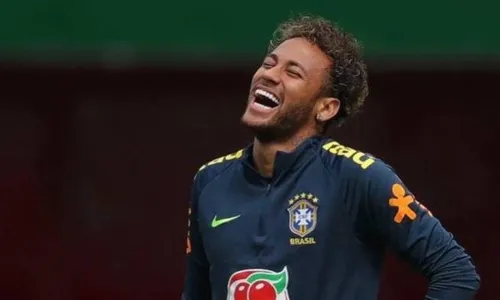 
                                        
                                            Copa 2018: Neymar Jr escuta 'Amor Falso' na concentração da seleção
                                        
                                        