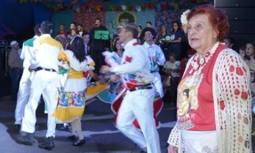 
                                        
                                            Os Três do Nordeste e grupos de dança animam São João do Carneirinho
                                        
                                        