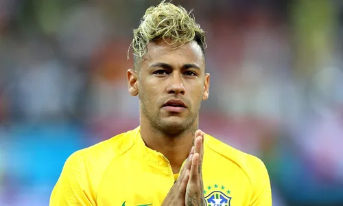 
                                        
                                            Após estreia, Neymar corta o cabelo e muda visual de novo
                                        
                                        