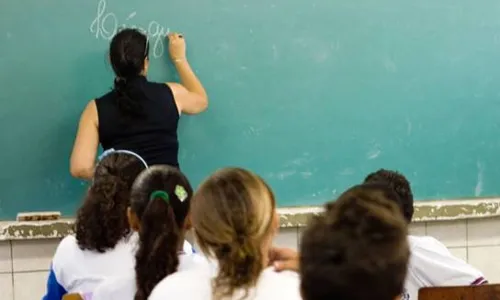 
                                        
                                            Vacinação dos professores da PB pode ser iniciada antes da volta às aulas presenciais
                                        
                                        