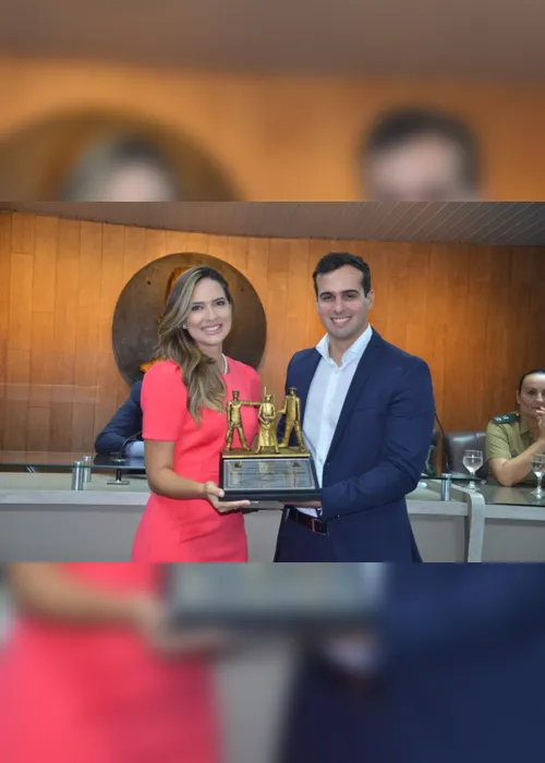 
                                        
                                            Jornalista Denise Delmiro é a mais nova Cidadã Campinense
                                        
                                        