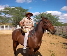 Vaqueiros trocam os cavalos por motos