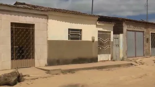 
				
					Três homens são mortos dentro de uma casa na cidade de Nova Floresta
				
				