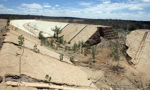 
                                        
                                            Brasil tem 2,7 mil grandes obras paradas, mostra estudo da CNI
                                        
                                        