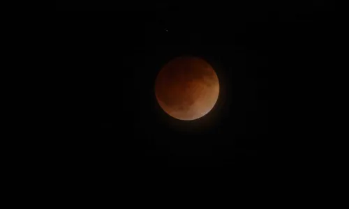 
				
					Eclipse lunar mais longo do século XXI pode ser observado na sexta
				
				