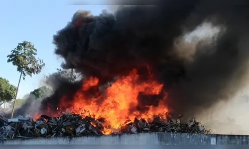 
				
					Incêndio em depósito da Secretaria de Educação foi acidental, diz laudo
				
				