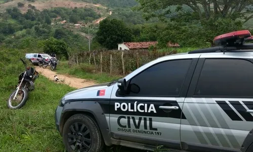 
                                        
                                            Disque Denúncia recebe 1,6 mil ligações em 6 meses e ajuda polícia a prender suspeitos
                                        
                                        