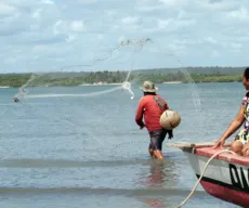 Pescadores de áreas atingidas por óleo no Nordeste recebem segunda parcela do auxílio