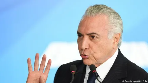 
				
					Temer acerta reajuste de 16,3% nos salários dos ministros do STF
				
				