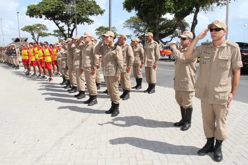 
				
					PM prende três suspeitos de morte de sargento do Bombeiros em João Pessoa
				
				