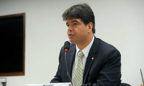 
                                        
                                            Ruy Carneiro nega saída do PSDB, mas espera mea-culpa do partido
                                        
                                        