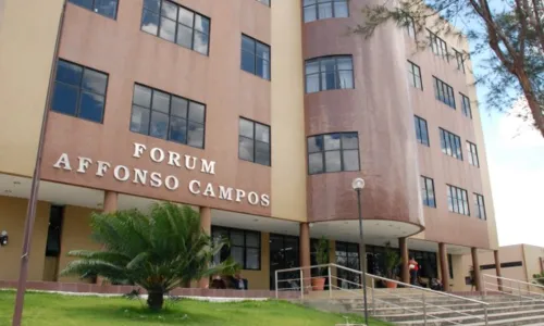 
                                        
                                            Médico é condenado a 1 ano por beijar funcionária à força em hospital de Campina Grande
                                        
                                        