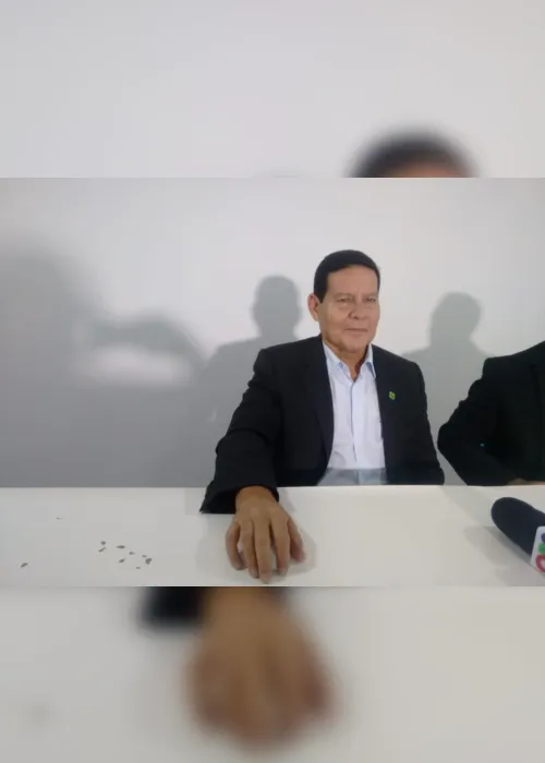 
                                        
                                            Vice de Bolsonaro defende pena de morte para quem praticar crimes brutais
                                        
                                        
