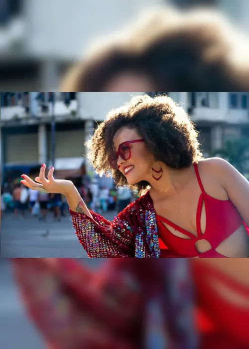 
                                        
                                            Nathalia Bellar lança disco de estreia com time de compositores da Paraíba
                                        
                                        