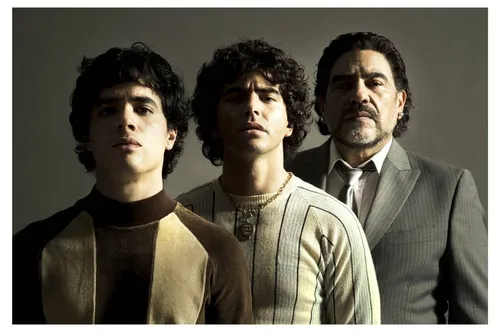 
				
					Divulgada primeira imagem do elenco do seriado sobre Maradona
				
				