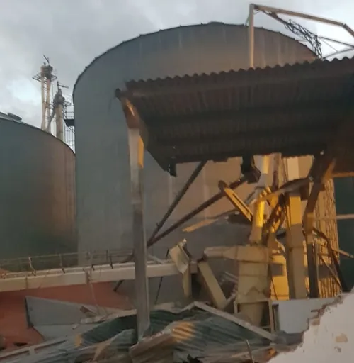 
				
					Silo que guardava milho explode em Guarabira
				
				