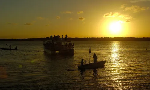 
                                        
                                            Praia do Jacaré: pôr-do-sol, bolero de ravel e artesanato
                                        
                                        