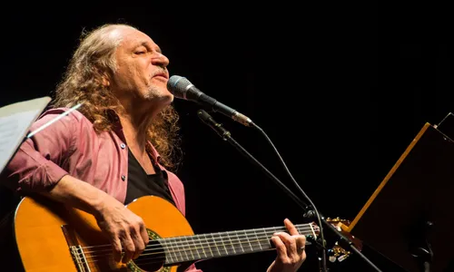 
                                        
                                            Alceu Valença diz estar honrado em tocar no teatro Pedra do Reino
                                        
                                        