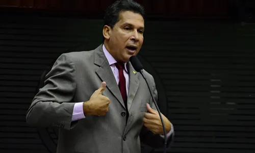 
				
					Sem liderança do governo, Ricardo Barbosa assume como líder do blocão na ALPB
				
				