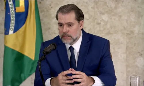
                                        
                                            Toffoli dá 5 dias para Bolsonaro explicar lei que autoriza governos ampliarem gastos com publicidade no ano eleitoral
                                        
                                        