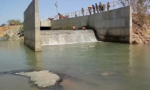 
                                        
                                            Água da transposição volta a ser bombeada e população de Monteiro comemora
                                        
                                        