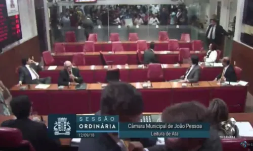 
                                        
                                            Título de cidadão pessoense para Bolsonaro é alvo de protestos na Câmara Municipal
                                        
                                        
